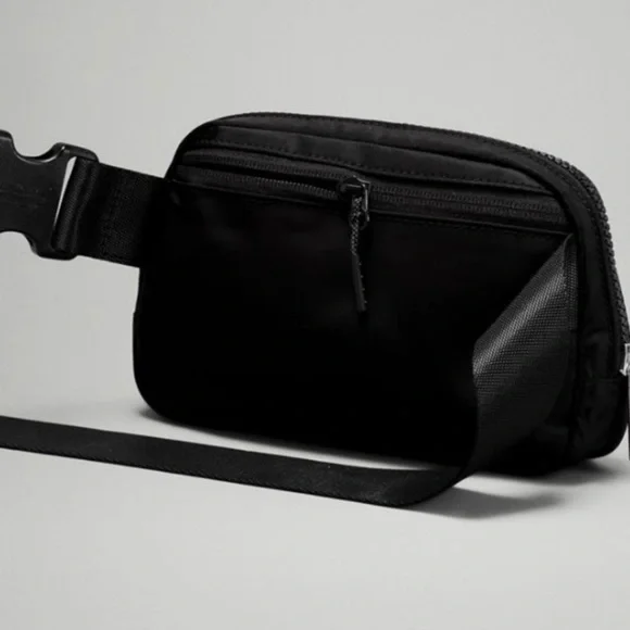 Lululemon Everywhere Belt Bag Black NEW With TAGS - Picture 4 of 12